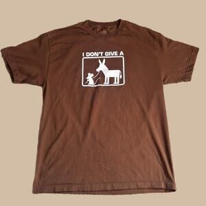 BROWN AND WHITE I DON'T GIVE A RAT/DONKEY TEE SIZE LARGE